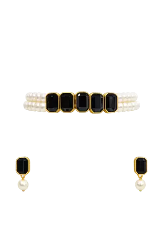 Pearl choker necklace set with black onyx stones, gold-toned
