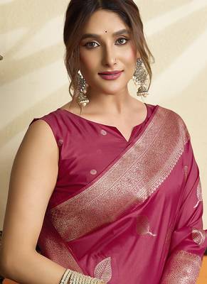Red soft silk Blend saree with tassels festival wear saree 3