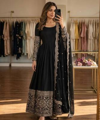 Black silk blend embroidered flared gown set 3