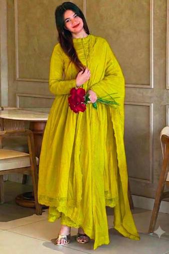 Yellow silk blend embroidered flared gown set