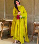 Yellow silk blend embroidered flared gown set