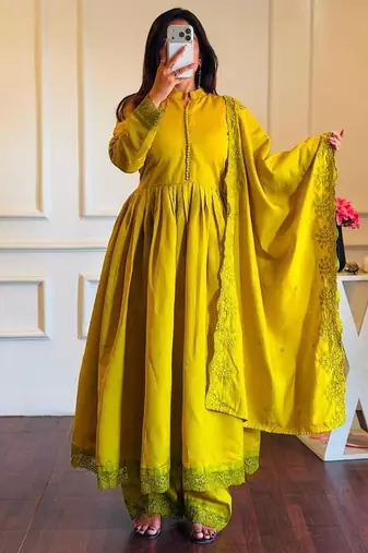 Yellow silk blend embroidered flared gown set