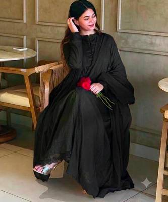 Black silk blend embroidered flared gown set 4