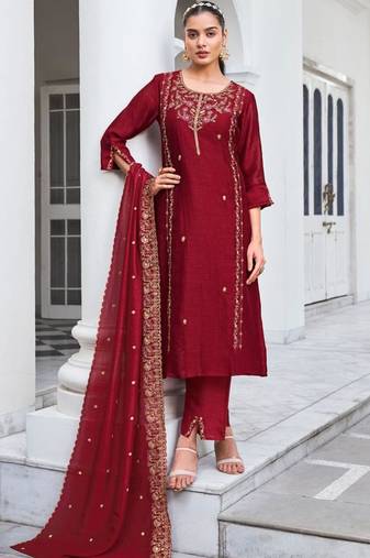 Red silk blend embroidered kurta set