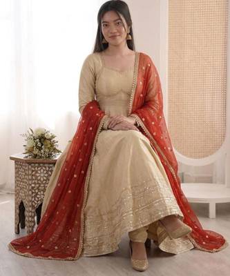 Beige silk blend lace flared gown set 2