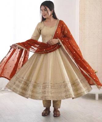 Beige silk blend lace flared gown set 3