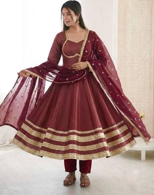Maroon silk blend lace flared gown set 1