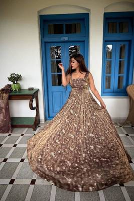 Champagne silk blend embroidered flared gown set 2