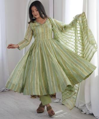 Green viscose weaved flared gown set 2