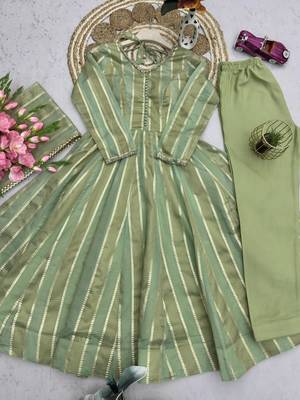 Green viscose weaved flared gown set 4