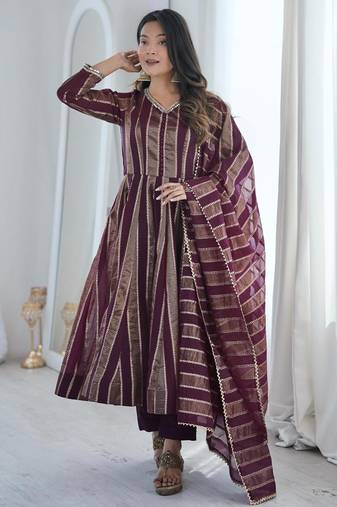 Plum viscose weaved flared gown set