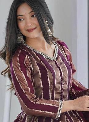 Plum viscose weaved flared gown set 2