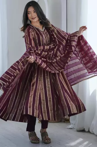 Plum viscose weaved flared gown set