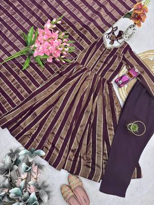 Plum viscose weaved flared gown set 4