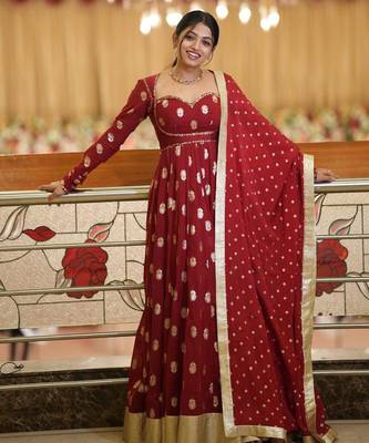 Red georgette embroidered flared gown set 2
