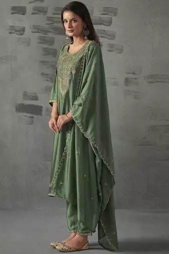 Green silk blend embroidered kurta set