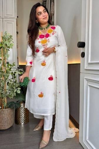 White roman chanderi embroidered kurti pant set with organza dupatta