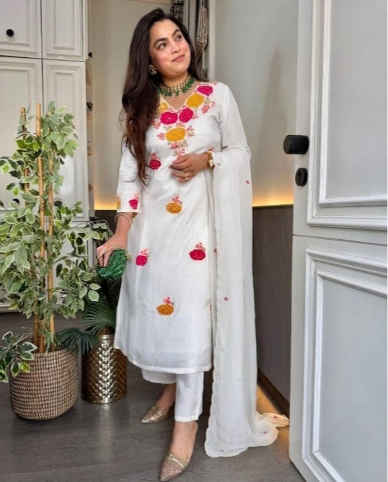 White roman chanderi embroidered kurti pant set with organza dupatta