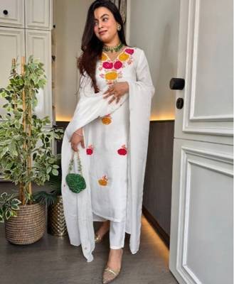 White roman chanderi embroidered kurti pant set with organza dupatta 2