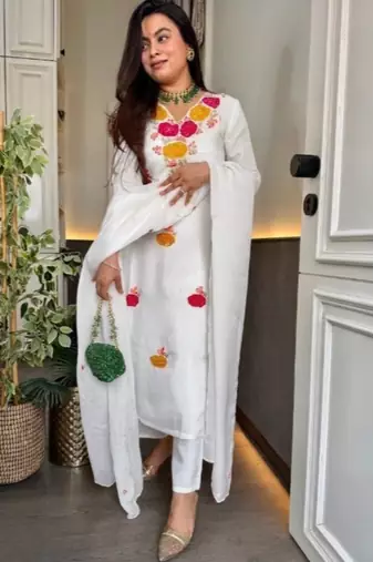 White roman chanderi embroidered kurti pant set with organza dupatta