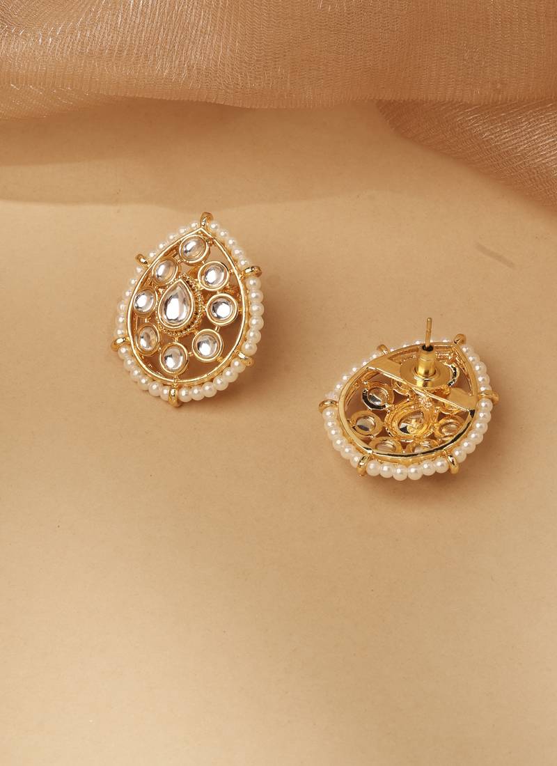 smooth oval and flower design pearl white kundan stone gold plated choker jewellery set for women