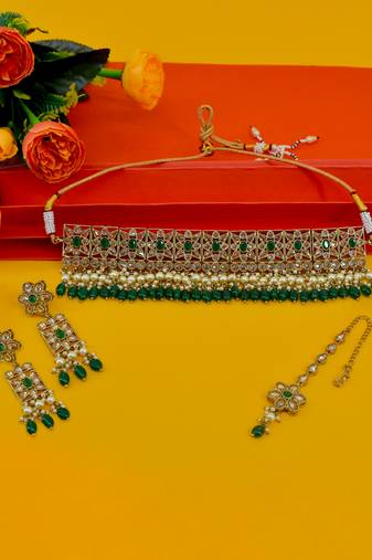 glamorous flower design green uncut kundan gold plated collar jewellery set for women