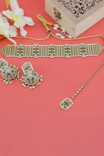 lovely round and trangle shape green uncut kundan gold plated collar jewellery set for women