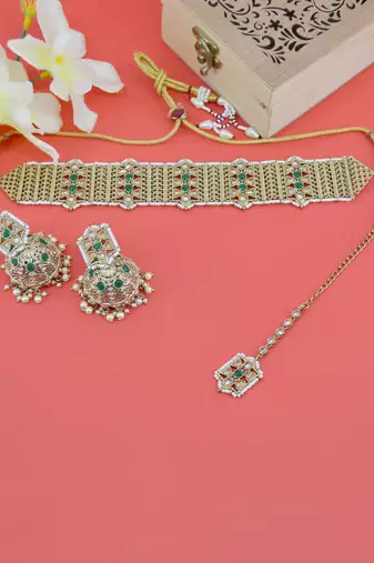lovely round and trangle shape green uncut kundan gold plated collar jewellery set for women
