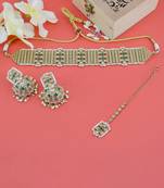 lovely round and trangle shape green uncut kundan gold plated collar jewellery set for women