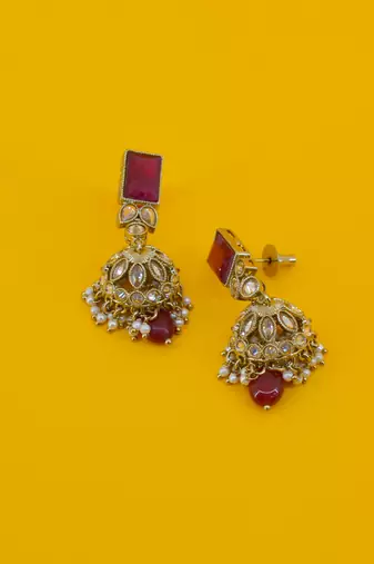 stylish flower and square shape red uncut kundan gold plated choker jewellery set for women