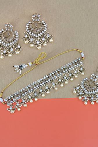 lavish oval and flower shape uncut kundan gold plated collar jewellery set for women