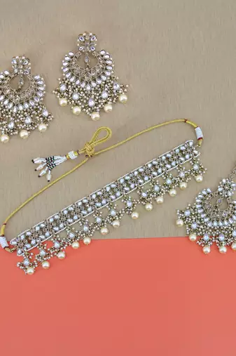 lavish oval and flower shape uncut kundan gold plated collar jewellery set for women