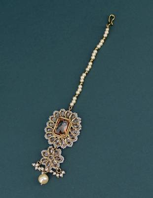 glorious oval and flower shape uncut kundan gold plated collar jewellery set for women 4