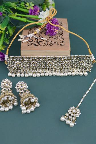 pretty round and oval shape pearl uncut kundan gold plated collar jewellery set for women