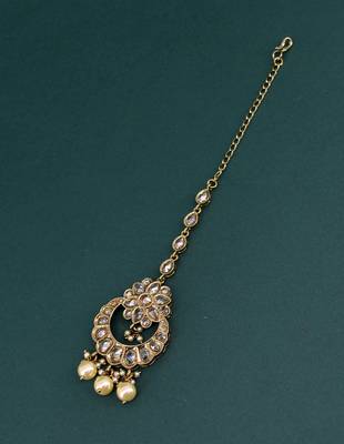 stylish flower and chandelier shape uncut kundan gold plated choker jewellery set for women 3