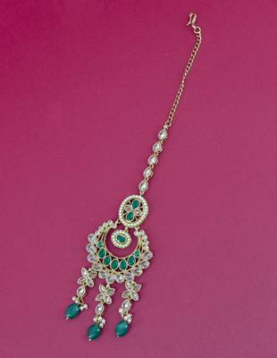 wavy round and flower design uncut kundan gold plated choker jewellery set for women 3