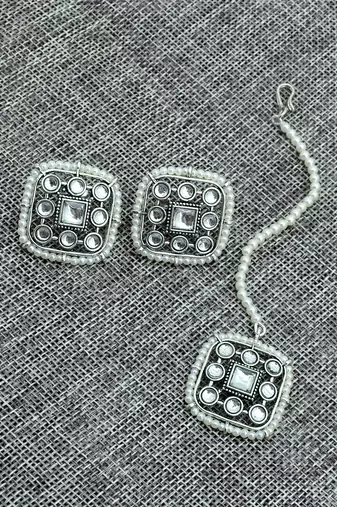exotic square shape pearls silver plated choker neckalace set with maangtikka for women
