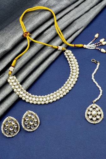 creative oval shape pearls antique gold plated choker neckalace set with maangtikka for women