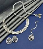 desirable oval shape pearls silver plated choker neckalace set with maangtikka for women