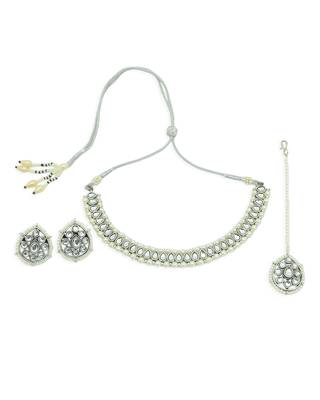 desirable oval shape pearls silver plated choker neckalace set with maangtikka for women 2