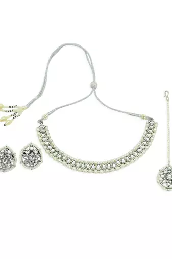 desirable oval shape pearls silver plated choker neckalace set with maangtikka for women