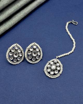 desirable oval shape pearls silver plated choker neckalace set with maangtikka for women 5