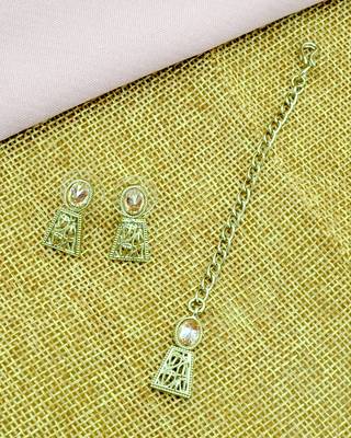 round and square shape brass antique gold plated choker neckalace set with maangtikka for women 4