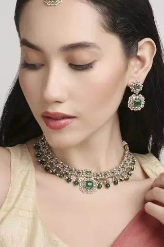 dazzling round and circle shape brass kundan antique gold plated choker jewellery set for women