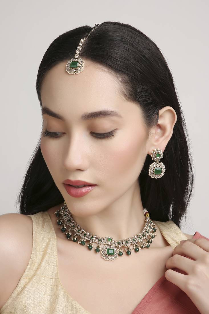 dazzling round and circle shape brass kundan antique gold plated choker jewellery set for women