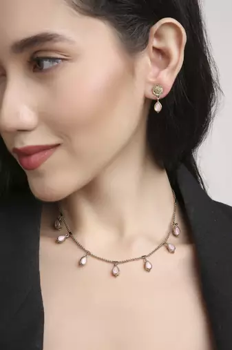 flowing oval shape brass kundan antique gold plated choker necklace set for women