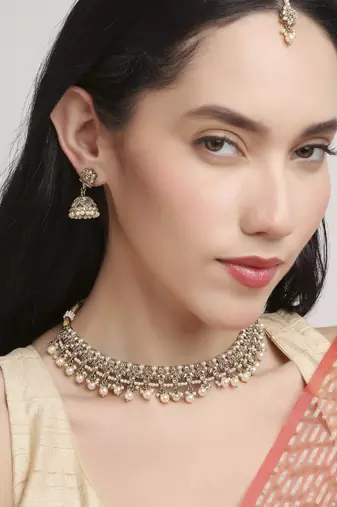 glimmery flower design pearl kundan antique gold plated choker jewellery set for women