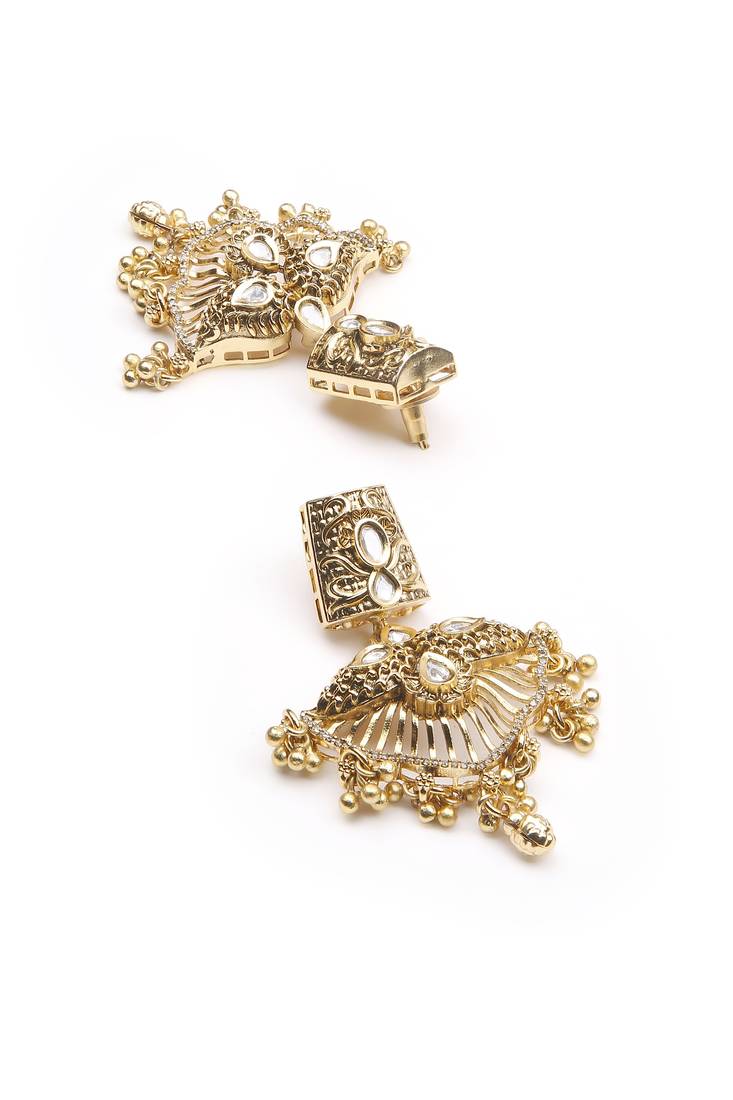 glimmery oval and leaf pearl lariat brass kundan antique gold plated choker jewellery set for women