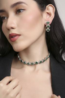 lavish traingle shape green kundan brass antique gold plated choker necklace set for women 3