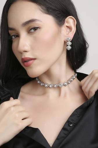 lovely traingle shape white kundan brass antique gold plated choker necklace set for women